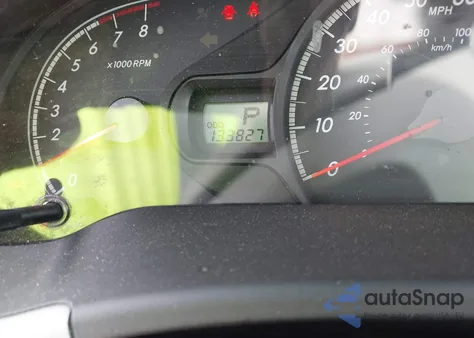 2013 Toyota Sienna Le V6 8 Passenger z USA, uszkodzony, nr VIN 5TDKK3DC5DS348078